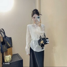 批发<b class='q'>韩国</b>东大门春季新款高级感洋气打底T恤气质轻奢复古小众休闲