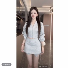 批发曼曼【灰蓝定律~】 修身V领拉链上衣<b class='q'>蕾丝</b>拼接<b class='q'>半身裙</b>两件套装
