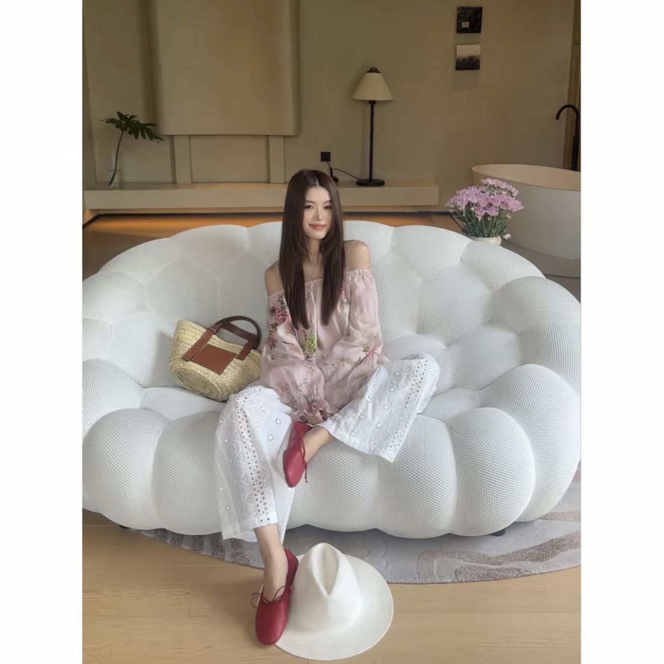 ins cec 여름 새로운 프랑스식 품격 오프숄더 꽃무늬 맨위 루즈핏 슬림해 보이는 홀로우 아웃 와이드 레그 팬츠 세트
