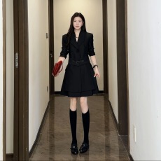 批发米可 V领收腰褶皱袖子连衣<b class='q'>裙</b> 时尚秋季新款连衣<b class='q'>裙</b>