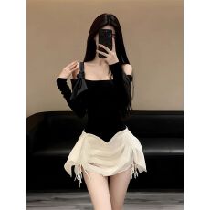 批发御姐穿搭黑色一字领露肩设计感吊带长袖<b class='q'>连衣裙</b>女秋冬收腰a字短裙