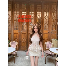 批发你的懒懒llan【芙渠盈盈】松弛性感蕾丝拼接挂脖<b class='q'>上衣</b>+半裙套装女