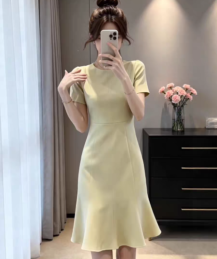 프랑스식 미니멀리즘 품격 라운드 넥 반팔 여성 드레스 여름 새로운 우아함 출퇴근 다용도 슬림해 보이는 인어 꼬리 치마