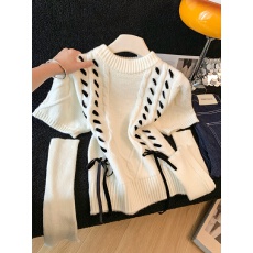 批发新年过年战袍红色套头绑带麻花毛衣女早<b class='q'>春</b>修身短款袖套针织衫上衣