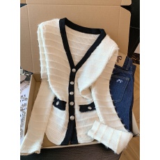 设计感撞色v领条纹长袖毛衣女2026春季新款修身针织打底衫上衣潮