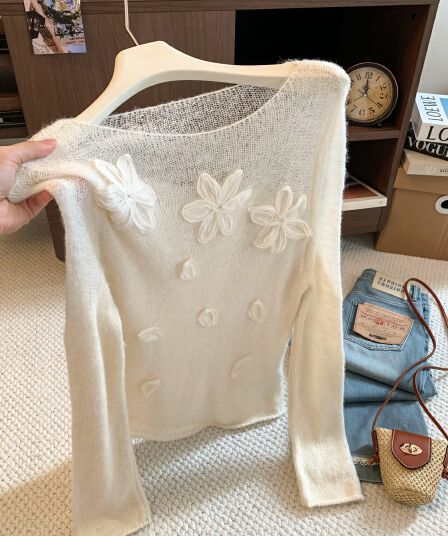 프랑스식 부드러운 바람 3 차원 꽃 베이지 색 라운드 넥 긴팔 니트 스웨터 여성 이른 가을 새로운 루즈핏 품격 맨위