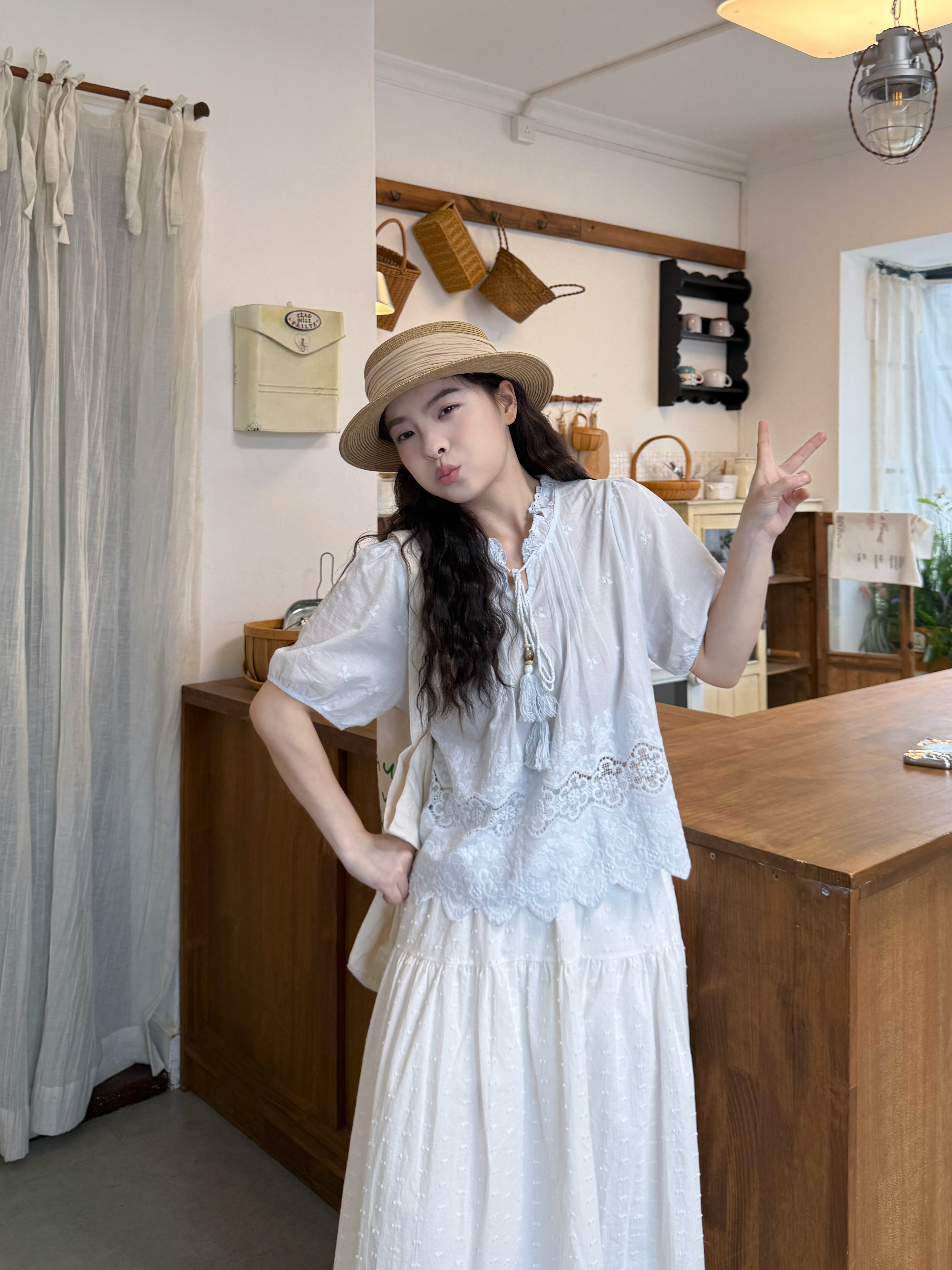 실사 정가 한 부서 다용도 레이스 칼라 패치워크 홀로우 아웃 디자인 센스 셔츠