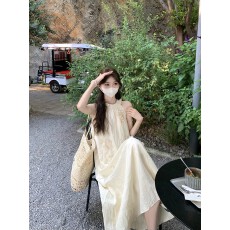 批发实拍实价~韩系度假风法式气质设计感优雅立体花朵挂脖<b class='q'>连衣裙</b>