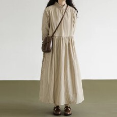 批发秋季小立领复古木耳边长袖<b class='q'>连衣裙</b>2024竖条纹宽松裙子