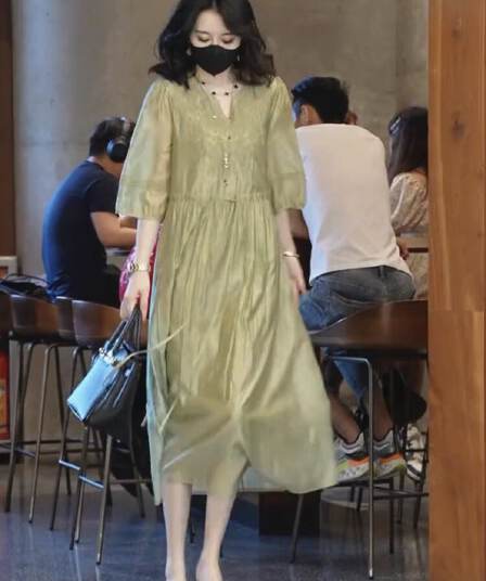 무거운 작업 자수 슬림해 보이는 드레스 여름 새로운 여성 의류 치마 품격 연령 감소 롱 스커트