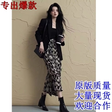批发2025秋季高级感穿搭一整套通勤<b class='q'>职业</b>风黑色西装上衣印花半裙套装