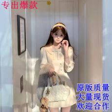 批发迟伞伞25/fw 牛奶酒酿 奶油彼得潘翻领蝴蝶结双排扣收腰连衣裙女