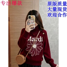 红色气质修身百搭雏菊字母印花针织上衣2025年冬季新款针织打底衫