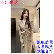 批发2026超火穿搭巨好看连衣裙一整套秋冬装小香风麻花毛衣开<b class='q'>衫</b>两件套
