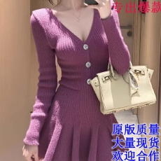 批发韩系氛围感穿搭早秋高级感巨好看<b class='q'>轻熟</b>独特漂亮绝美紫色针织连衣裙