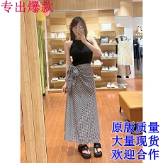 批发法式气质黑色针织挂脖女<b class='q'>夏季</b>外穿修身上衣黑白格半身裙套装