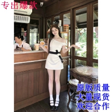 批发画解WAHJU 灵感点缀 早春<b class='q'>黑白</b>拼接蝴蝶结斜肩设计千金风a字<b class='q'>连衣裙</b>