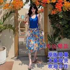 批发克莱因蓝吊带背心女夏外穿<b class='q'>修身</b>工字短款上衣+碎花半裙裙套装