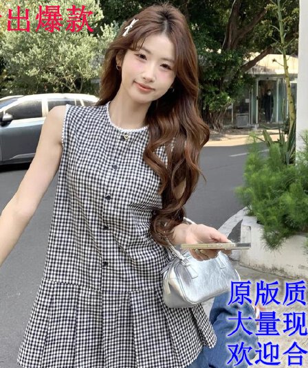 한 부서 싱글 줄 버튼 체크무늬 민소매 조끼 원피스 2026 여름 새로운 연령 감소 작은 키 플리츠 미니 스커트 여성