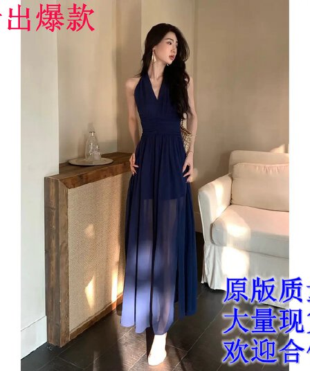 빛 럭셔리 바람 V넥 민소매 조끼 여성 드레스 2026 여름 새로운 파란색 섹시함 로얄 자매 바람 품격 롱 스커트