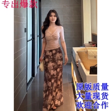 批发法式V领扭结时尚洋气正肩<b class='q'>半袖</b>T恤<b class='q'>女</b>夏季高腰显瘦碎花半身裙两件套