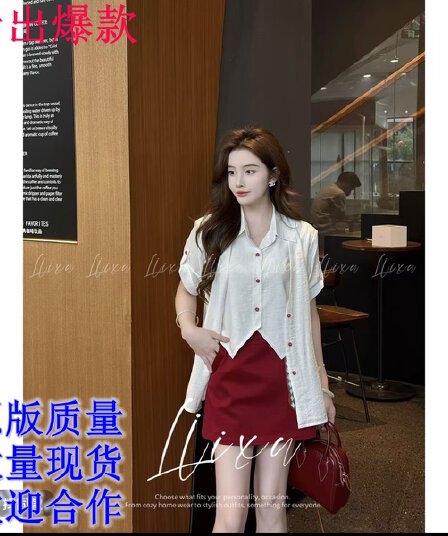 당나라 작은 느릅 나무 패션 캐주얼 세트 여성 페이크 레이어드 셔츠 빨간색 하이웨이스트 반 스커트 투피스 세트