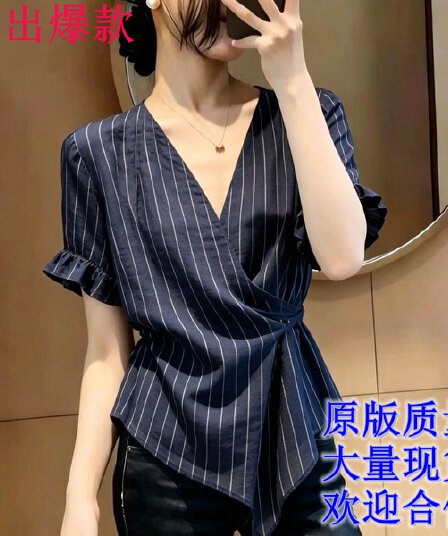 프랑스식 빛 요리 한 바람 블루 스트라이프 반팔 셔츠 2026 여름 고유 한 슈퍼 잘 생긴 얇은 스타일 슬림해 보이는 꼬집기 허리 작은 셔츠