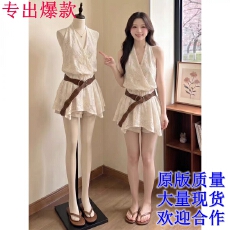 批发韩系休闲风<b class='q'>蕾丝</b>小众系带背心女夏季杏色交叉宽松显瘦外穿吊带上衣