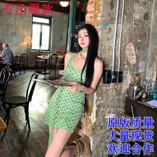 批发Okaaay伊甸园游记夏季法式复古度假风波点挂脖V领掐腰连衣裙
