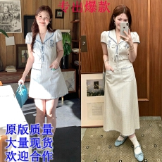 批发火火火海岸线韩版温柔风条纹V领连衣裙女泡泡袖收腰A字夏短裙