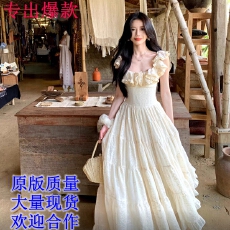 批发一颗甜桃yikett圣托里尼重工超大裙摆吊带掐腰连衣裙女度假裙