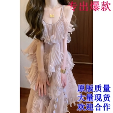 批发气质高级感压褶重工蓬蓬蛋糕吊带裙设计感小众超好看<b class='q'>连衣裙</b>26夏季