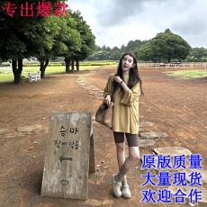 批发慵懒风时尚圆领长袖T恤今年流行的爆款女装夏季<b class='q'>新款</b>设计感<b class='q'>小衫</b>潮