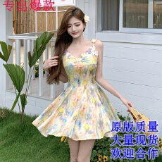 批发明媚穿搭海边度假多巴胺短裙油画<b class='q'>印花</b>手工钉花收腰显瘦吊带连衣裙