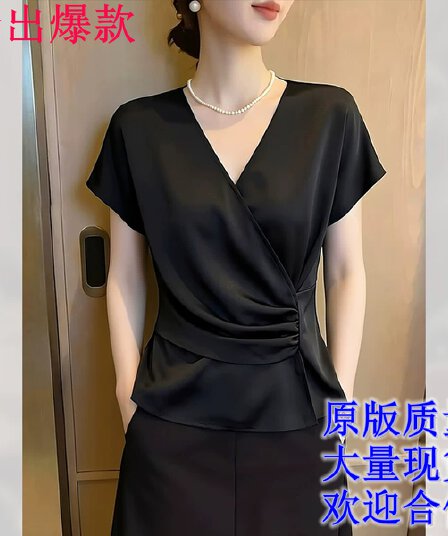 절묘한 고급 센스 V넥 주름 반팔 셔츠 여성 의류 여름 2026 년 새로운 얇은 스타일 고유 한 Chic 작은 셔츠