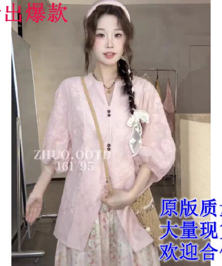 캐주얼 바람 느긋한 루즈핏 얇은 스타일 여성 셔츠 2026 여름 새로운 디자인 센스 작은 대중 트임 거품 소매 맨위