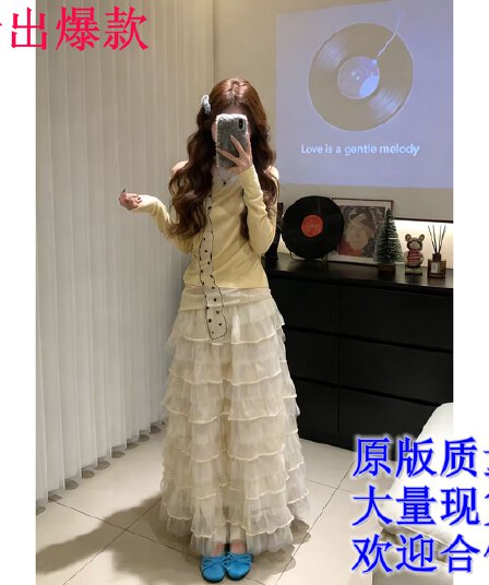 이른 가을 달콤한 핫걸 한 단어 가을 어깨 밝은 노란색 맨위 여성 디자인 센스 패치워크 긴팔 티셔츠 몸매 가꾸기 만나는 세트
