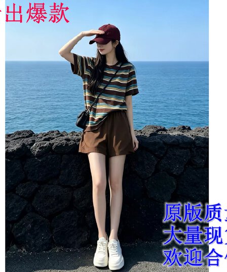항구 바람 느긋한 바람 캐주얼 스포츠 슈트 여성 여름 레트로 스트라이프 반팔 티셔츠 넓은 다리가 짧다. 바지 얇은 스타일 투피스 세트