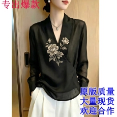 批发2026年新款轻薄透气显瘦好看上衣女长袖宽松大码印花<b class='q'>打底衬衫</b>秋季