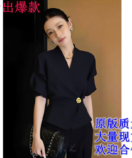 검정색 빛 럭셔리 레트로 셔츠 여성 의류 여름 2026 년 새로운 외국 가스 연령 감소 작은 셔츠 품격 고급 센스 셔츠