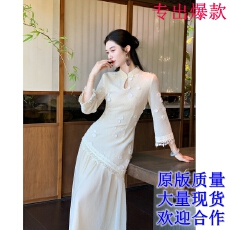 批发2026秋季新款白羽叠纱新中式假两件<b class='q'>绣花</b>旗袍水滴领长袖<b class='q'>连衣裙</b>