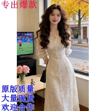 批发早秋季绝美长袖白色蕾丝<b class='q'>连衣裙</b>子女装2026新款夏高知得体法式长裙