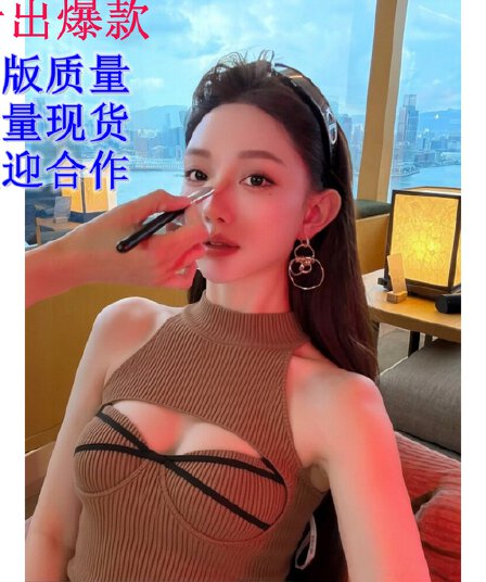 이른 가을 핫걸 품격 이슬 쇄골 홀로우 아웃 디자인 센스 민소매 조끼 빛 요리 한 바람 슬림해 보이는 자이언트 잘 생긴 외출용 맨위
