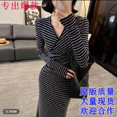 批发OS&oneshow秋季新款开叉藏青长裙时尚气质显瘦条纹长袖连衣裙