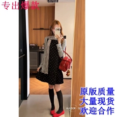 批发2026年秋气质显瘦圆领针织衫+波点背心连衣裙两件套配丝巾