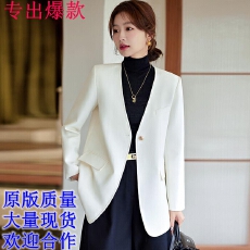 批发白色西装外套女设计感小众2026<b class='q'>新款</b>春秋高级感炸街休闲廓形小西服