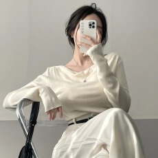 批发已出货 <b class='q'>韩国</b>chic春秋高级感气质荡领长袖设计感修身针织上衣