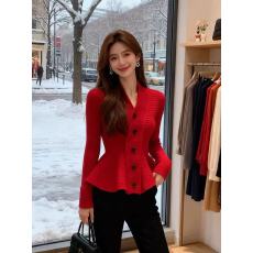 批发法式独特漂亮气质上衣高级感减龄洋气设计感小众红色V领针织衫秋