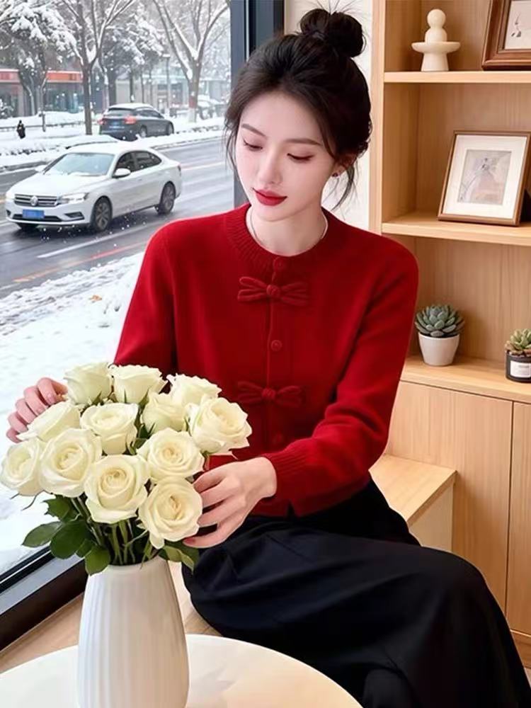 띠띠해 품격 신년 축제 빨간색 단추 니트 스웨터 여성 의류 2026 봄 새로운 캐주얼 다용도 스웨터