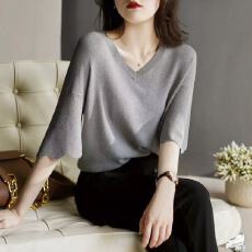 批发微喇花瓣袖v领上衣女<b class='q'>夏</b>针织T恤宽松短袖冰丝针织衫薄款女洋气小衫